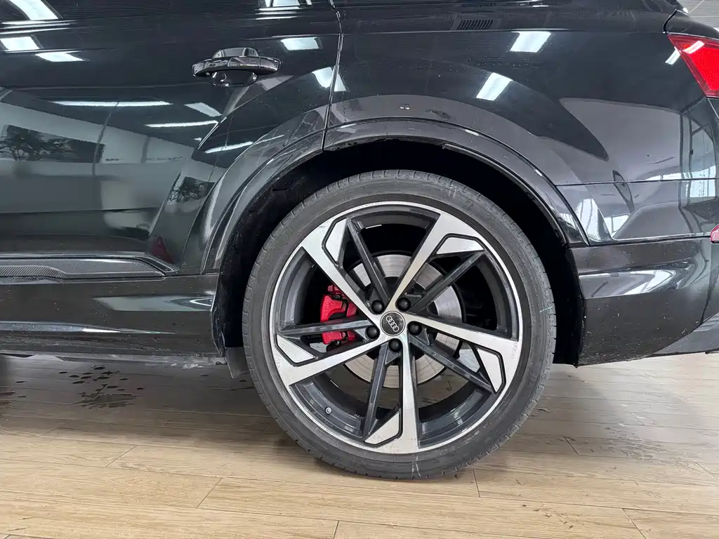 Audi SQ7 — фото 14