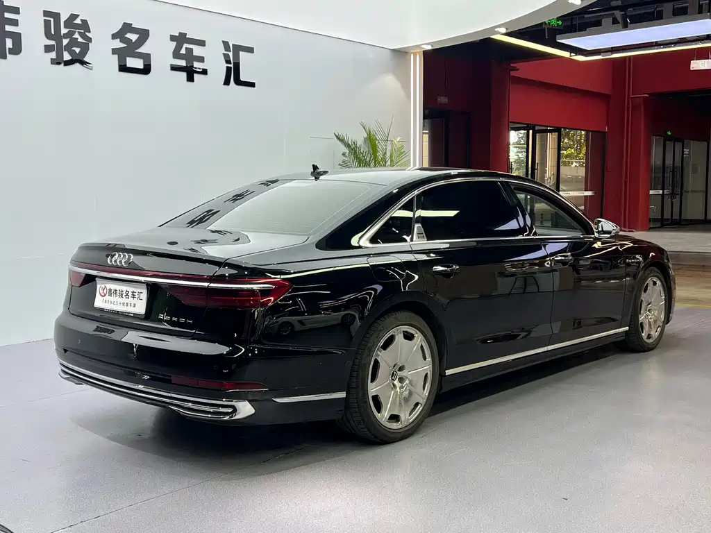 Audi A8 — фото 13