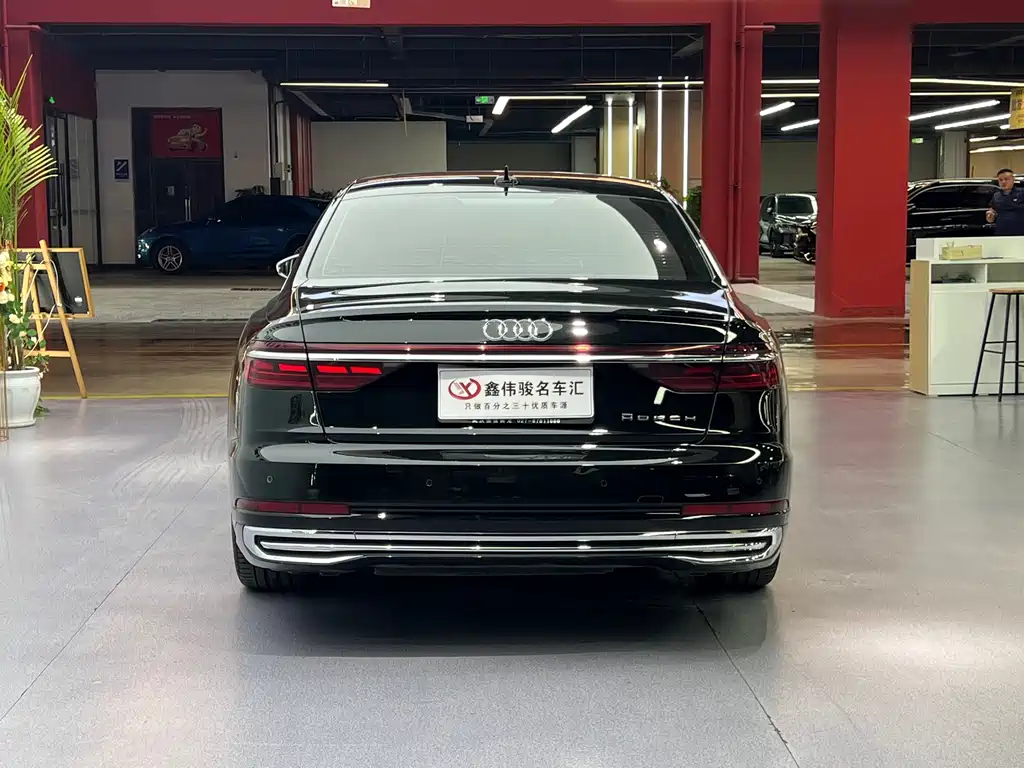 Audi A8 — фото 14