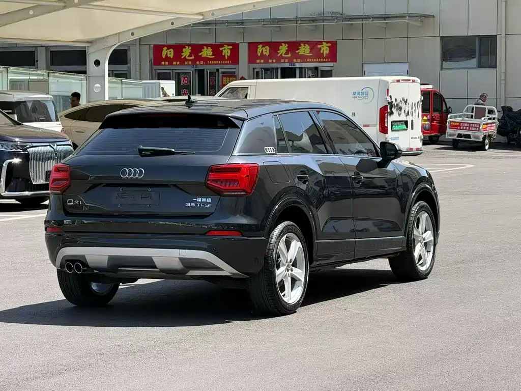 Audi Q2L — фото 7