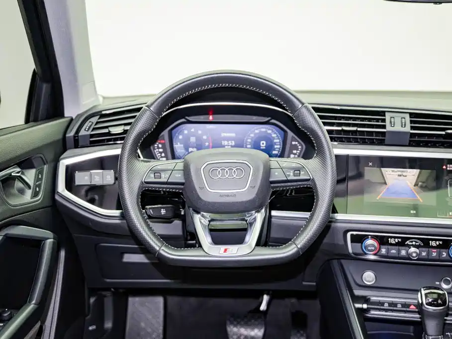 Audi Q3 Sportback — фото 9