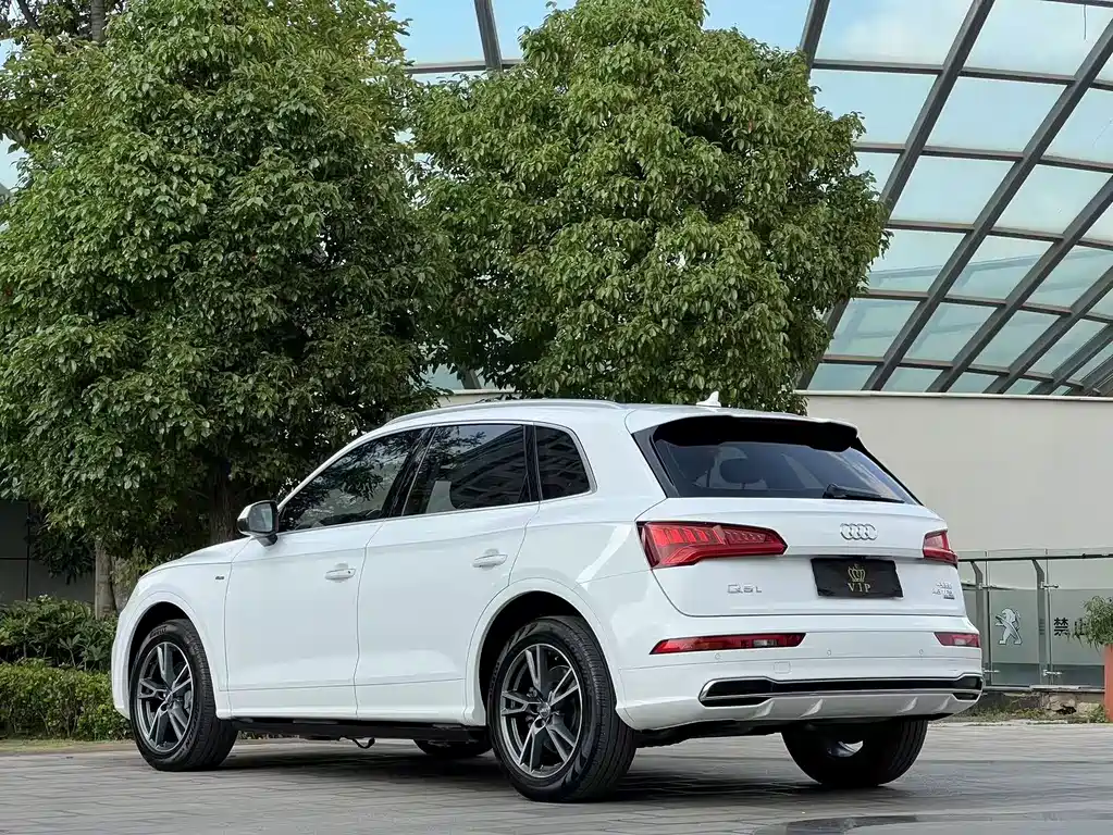 Audi Q5L — фото 4