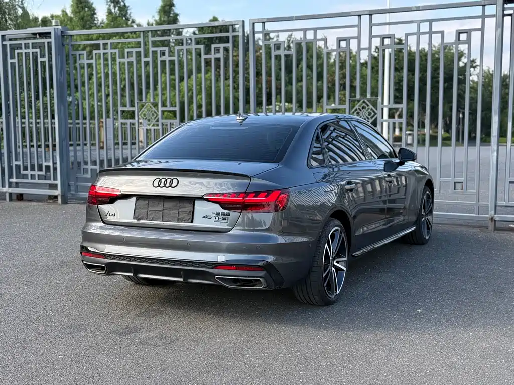 Audi A4L — фото 9