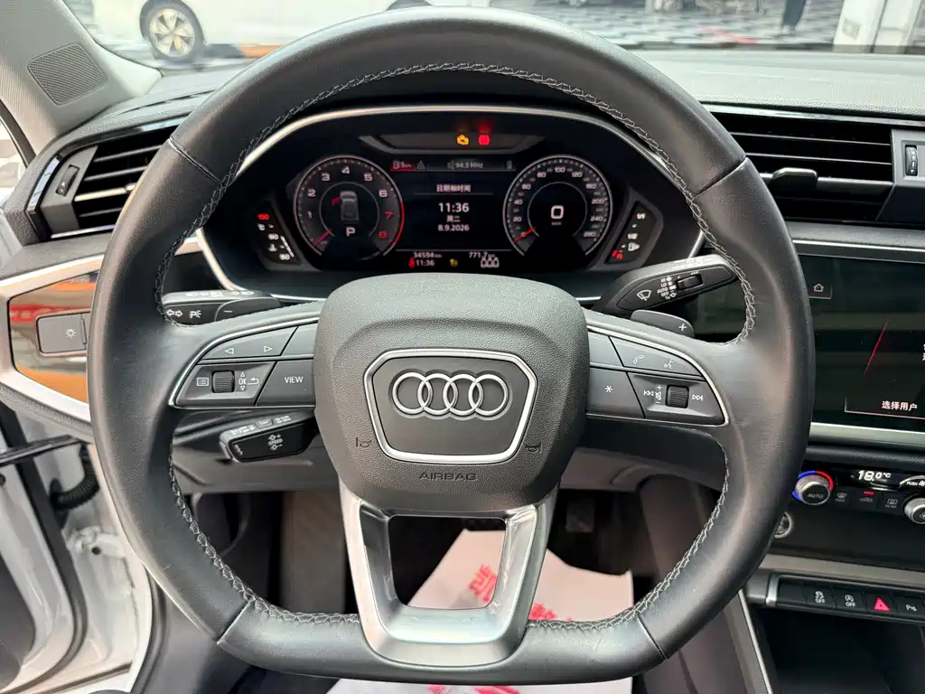 Audi Q3 — фото 10