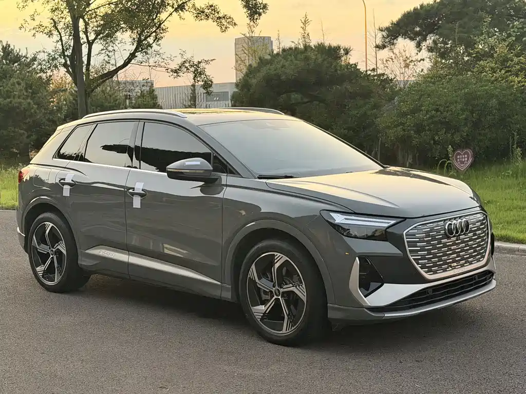 Audi Q4 e-tron — фото 3