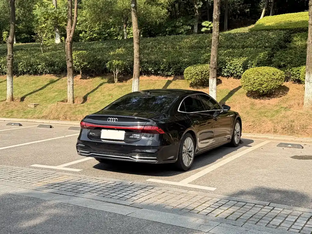 Audi A7L — фото 7