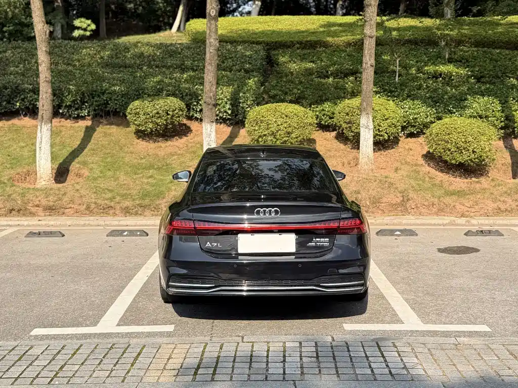 Audi A7L — фото 8