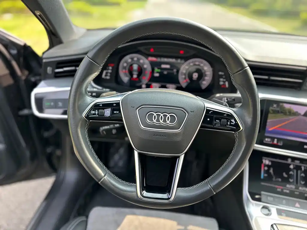 Audi A6L — фото 11