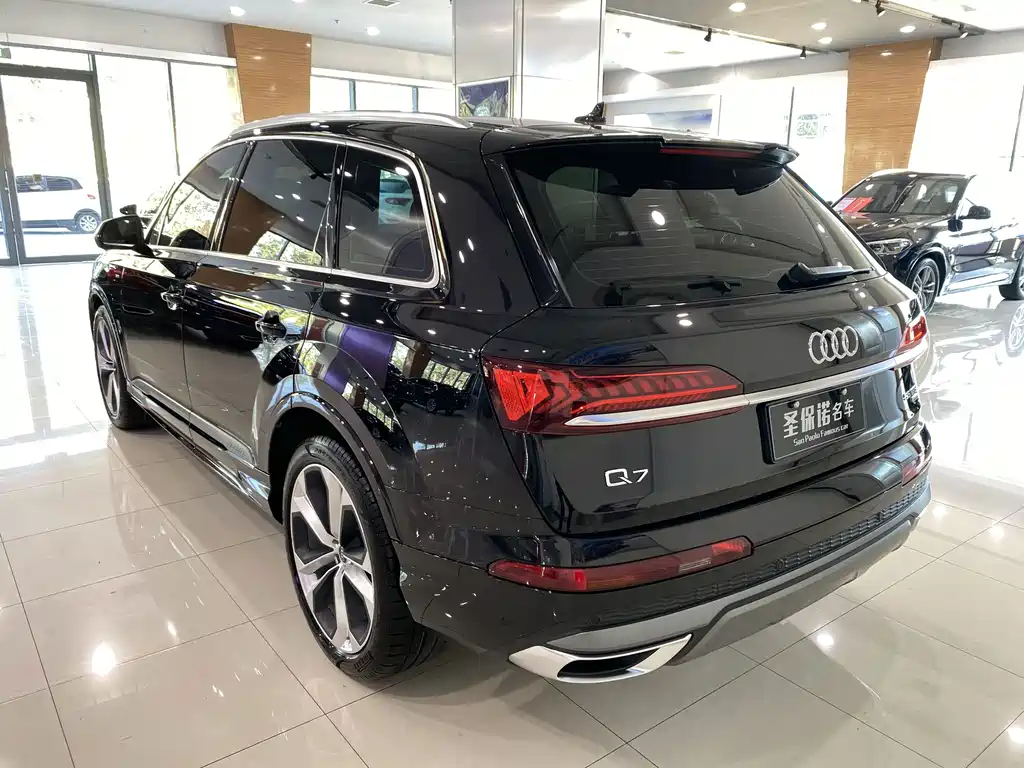 Audi Q7 — фото 6