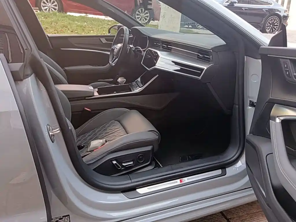 Audi A7L — фото 25