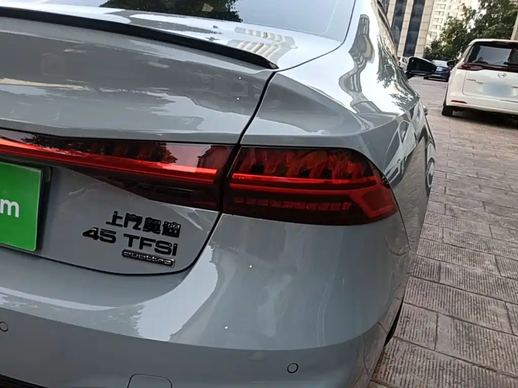 Audi A7L — фото 8