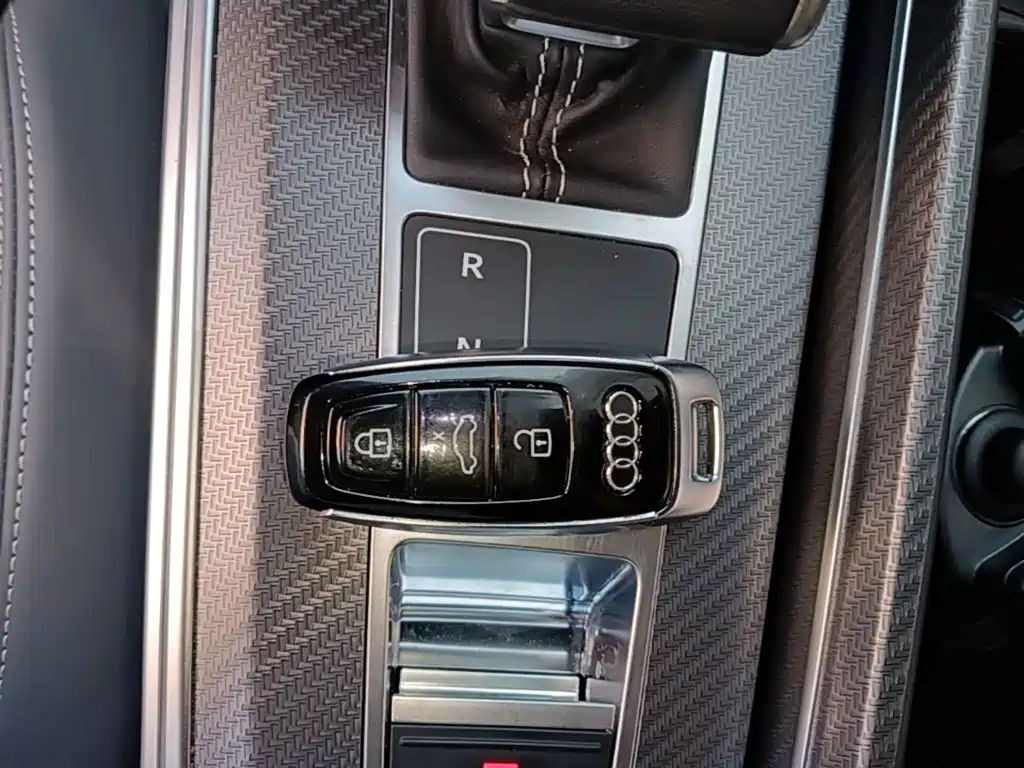 Audi A7L — фото 9