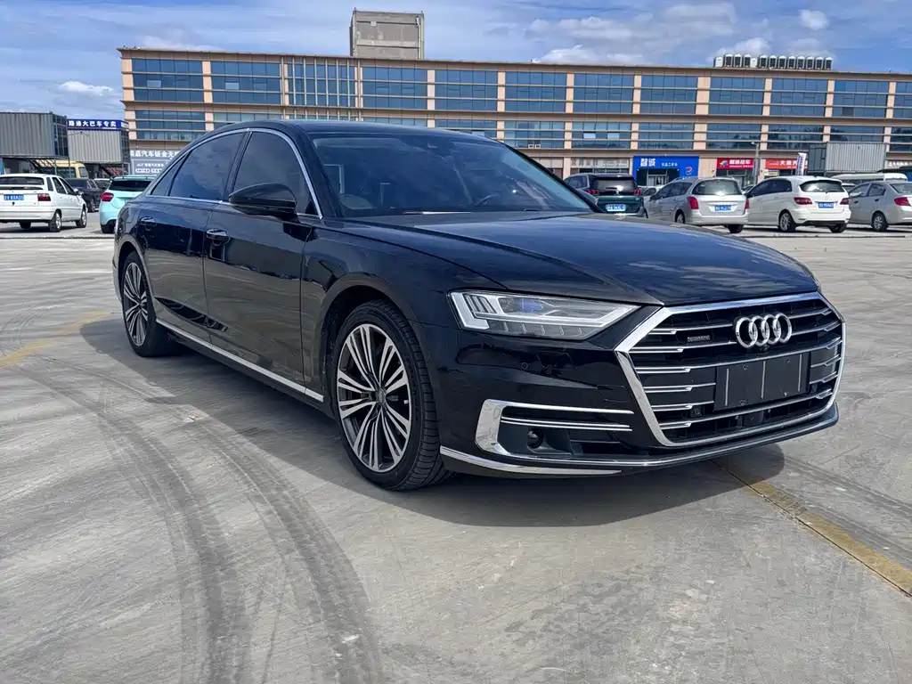 Audi A8 — фото 3