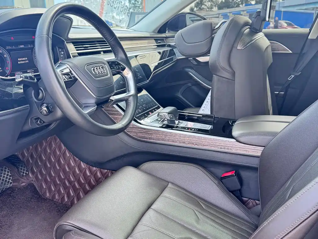Audi A8 — фото 4