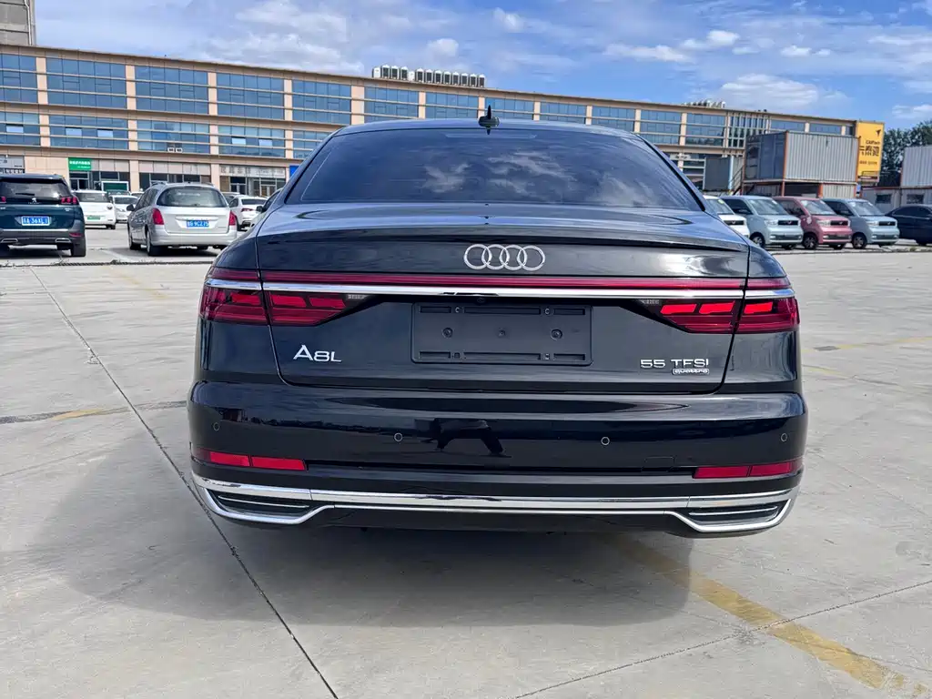 Audi A8 — фото 8