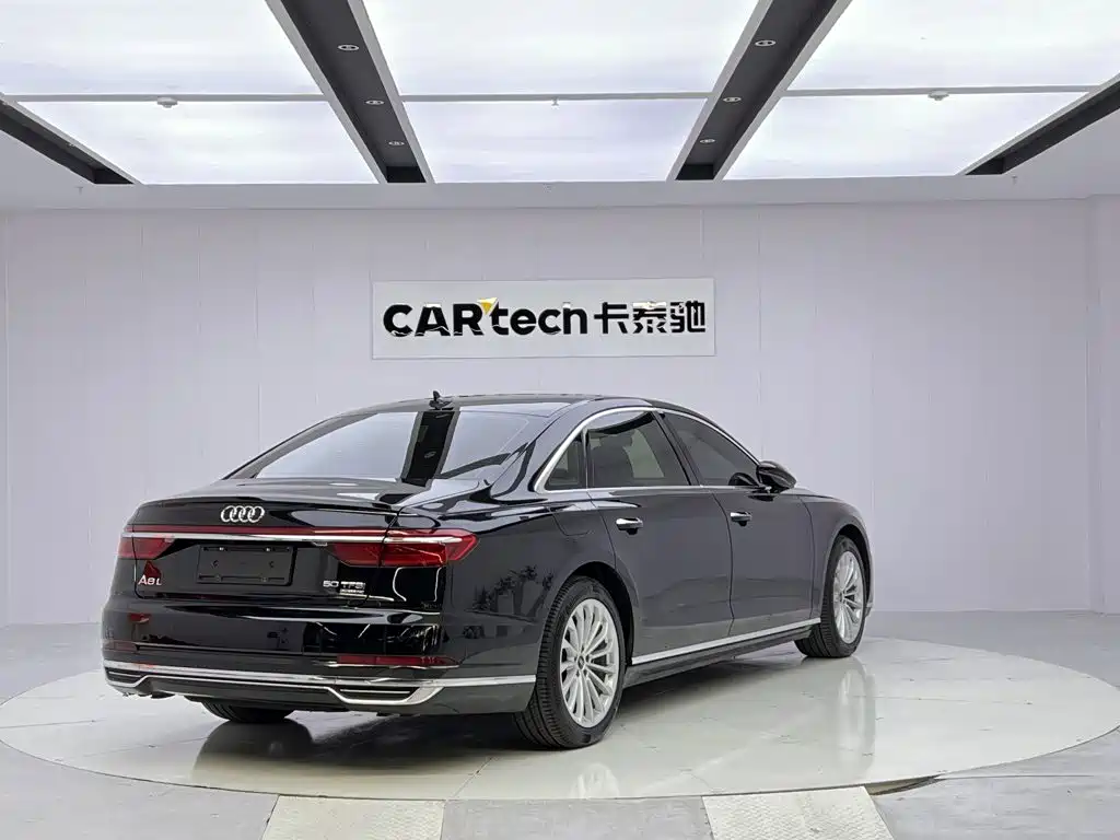 Audi A8 — фото 5