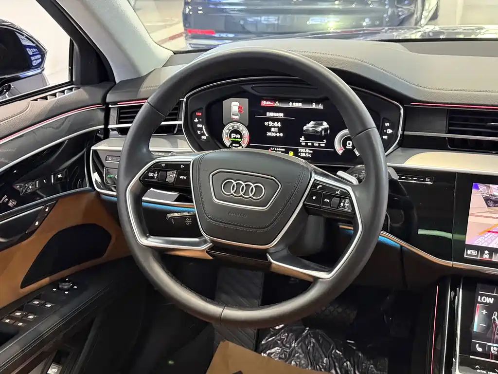 Audi A8 — фото 5