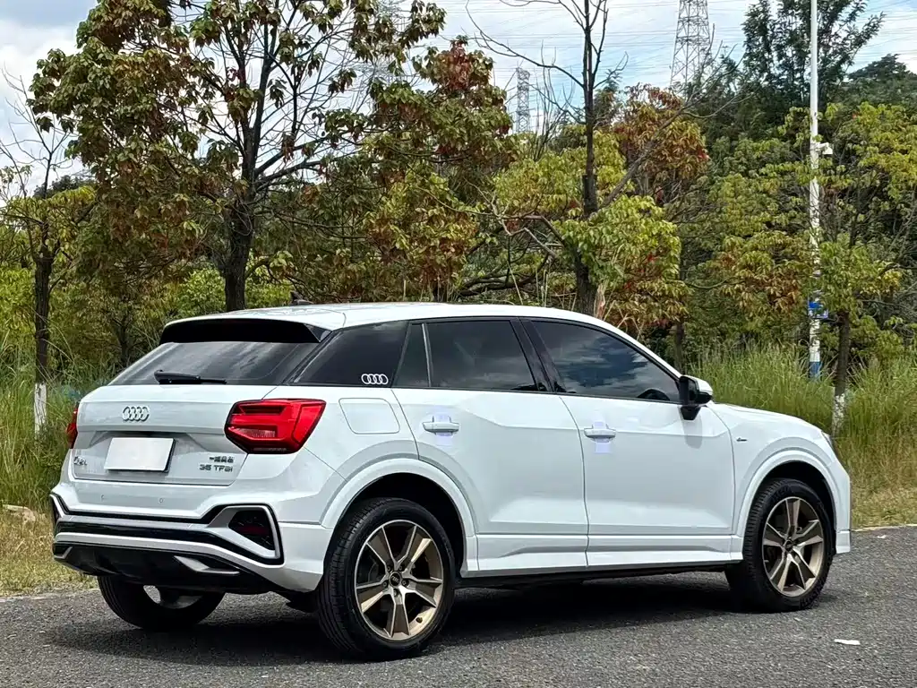 Audi Q2L — фото 4