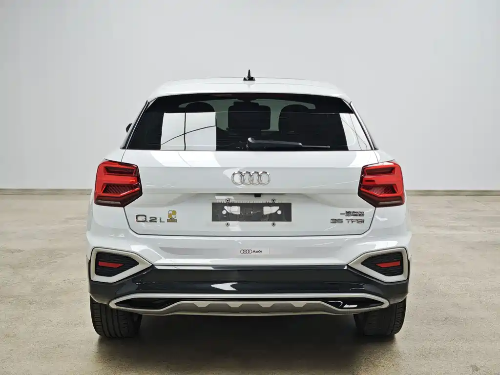 Audi Q2L — фото 5