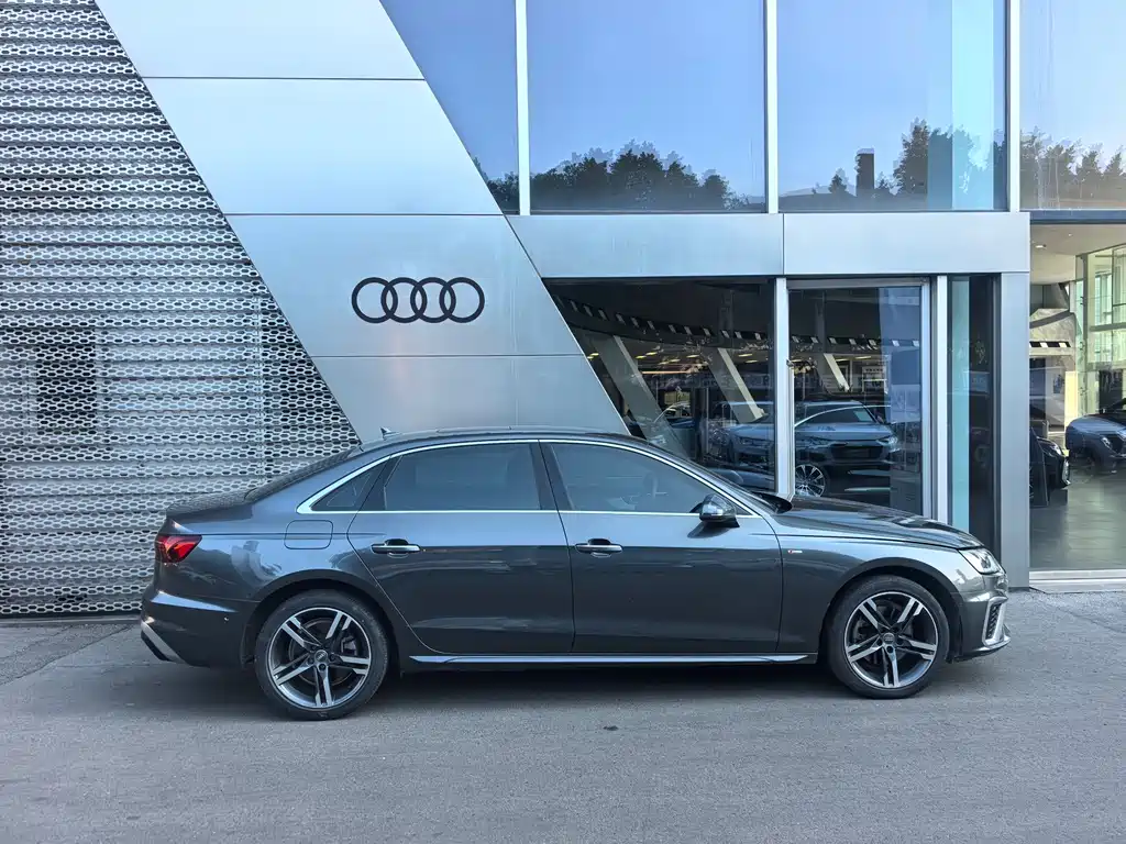 Audi A4L — фото 5