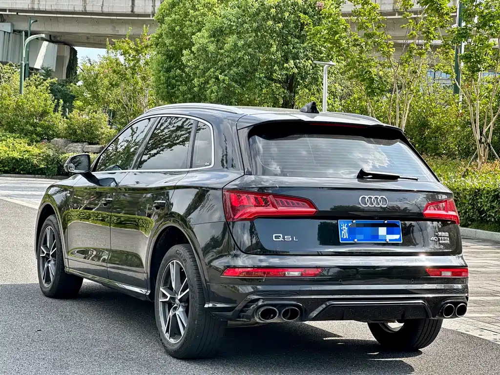 Audi Q5L — фото 4