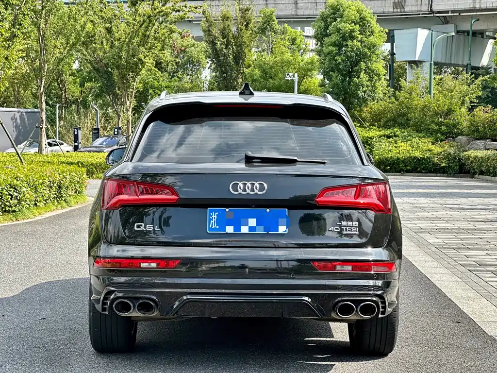 Audi Q5L — фото 5