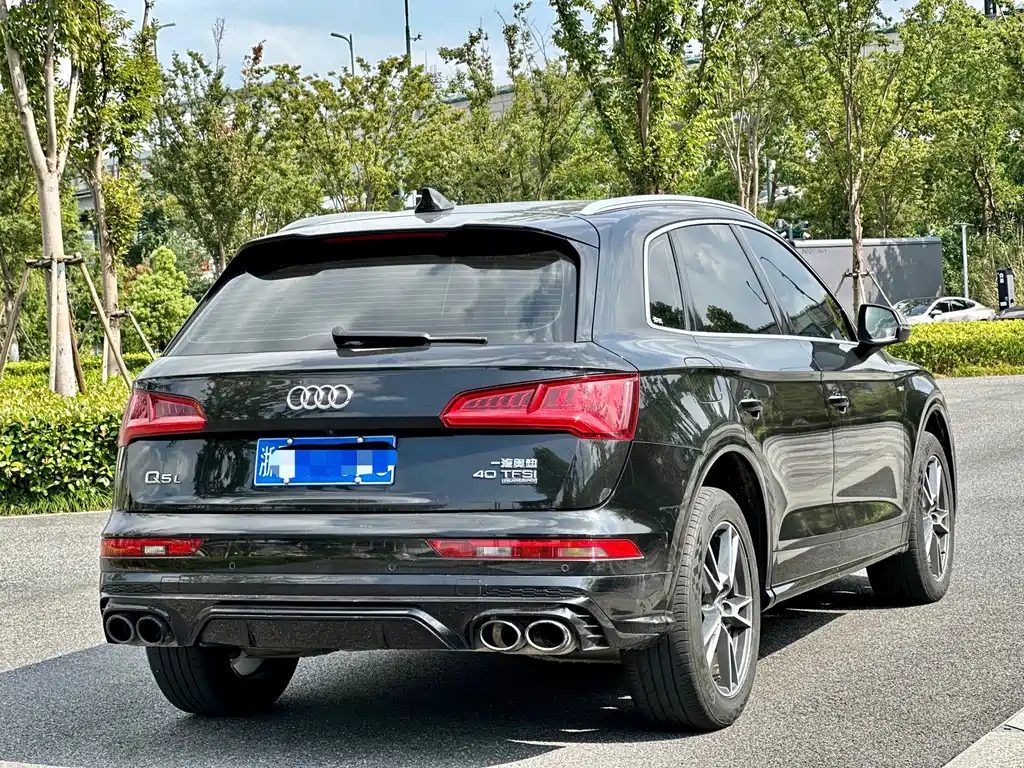 Audi Q5L — фото 6