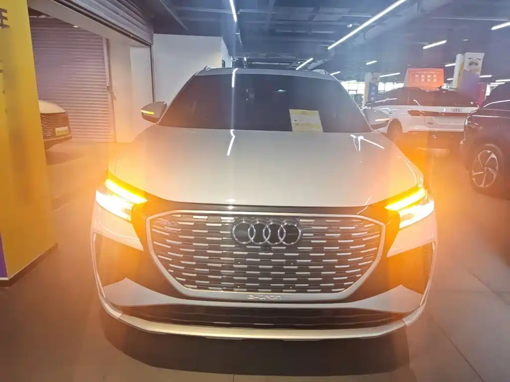 Audi Q4 e-tron — фото 3
