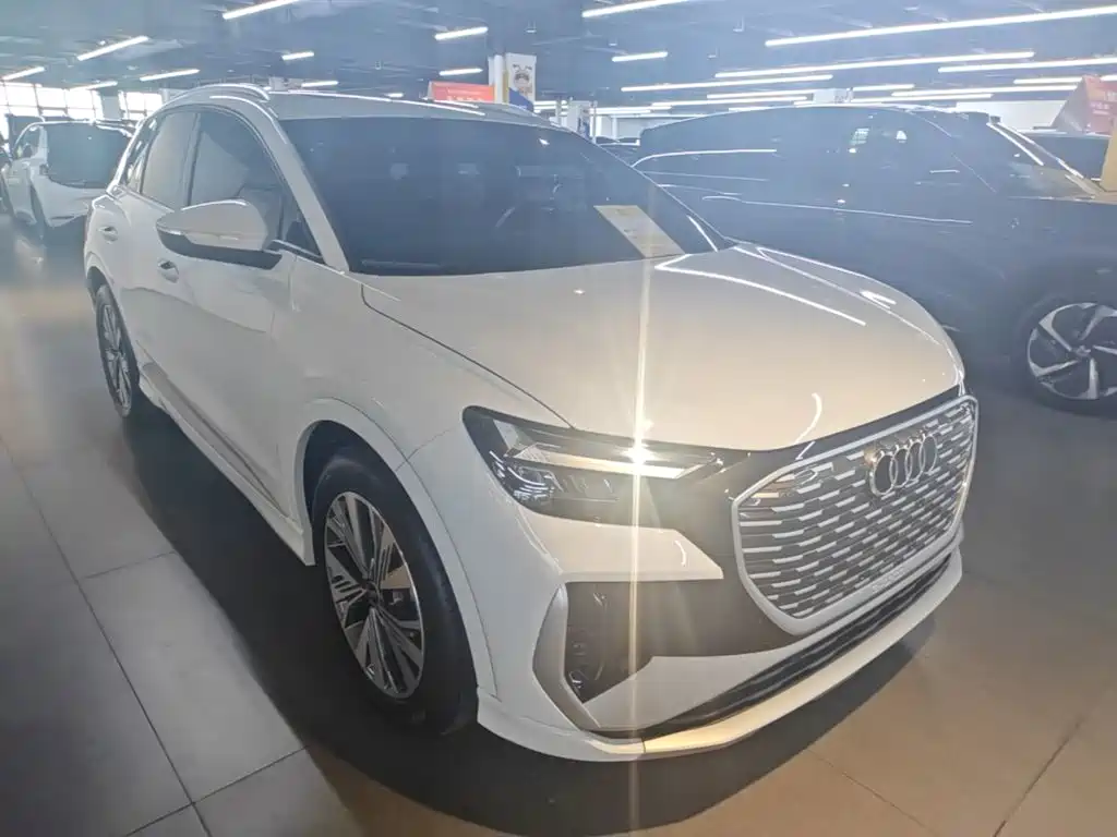 Audi Q4 e-tron — фото 4