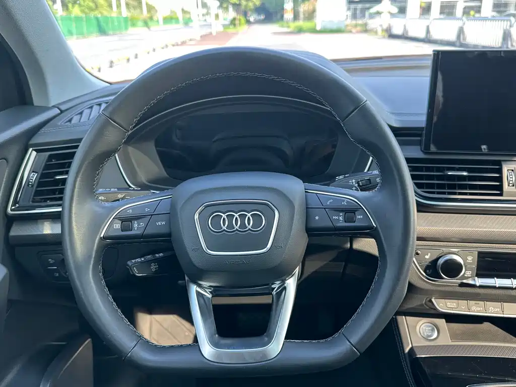 Audi Q5L — фото 23