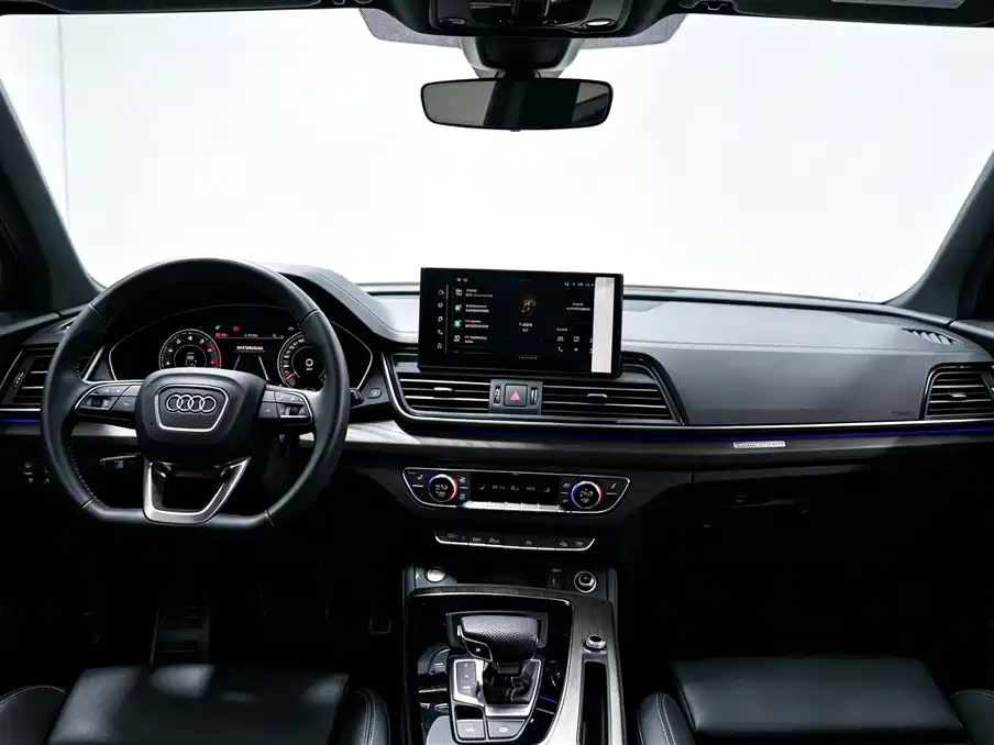 Audi Q5L — фото 9