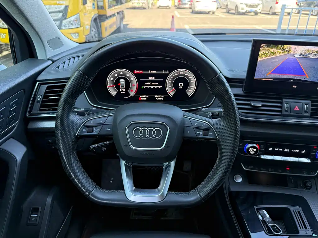 Audi Q5L — фото 8