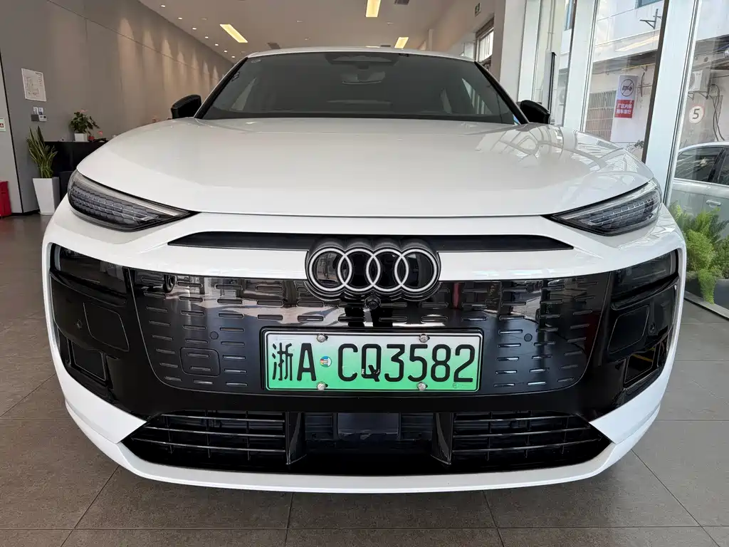 Audi Q6L Sportback e-tron — фото 2
