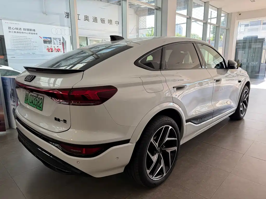 Audi Q6L Sportback e-tron — фото 5