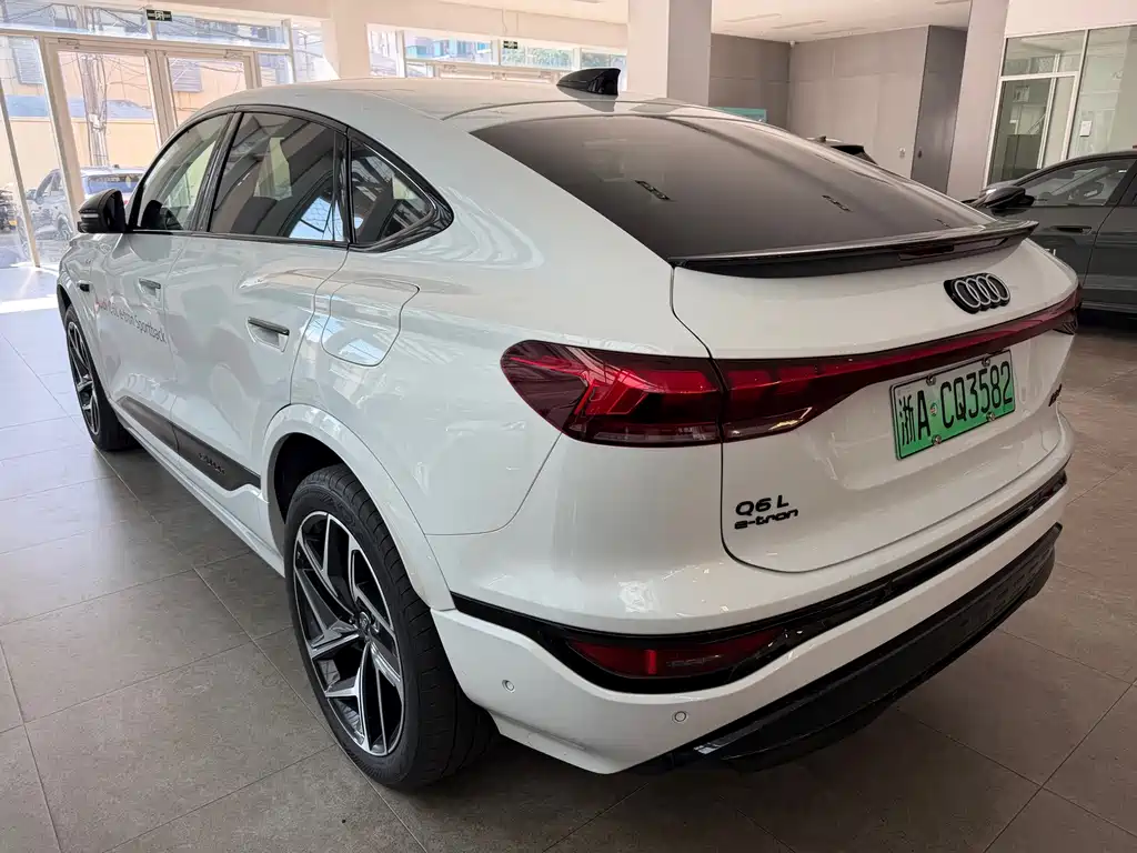 Audi Q6L Sportback e-tron — фото 7