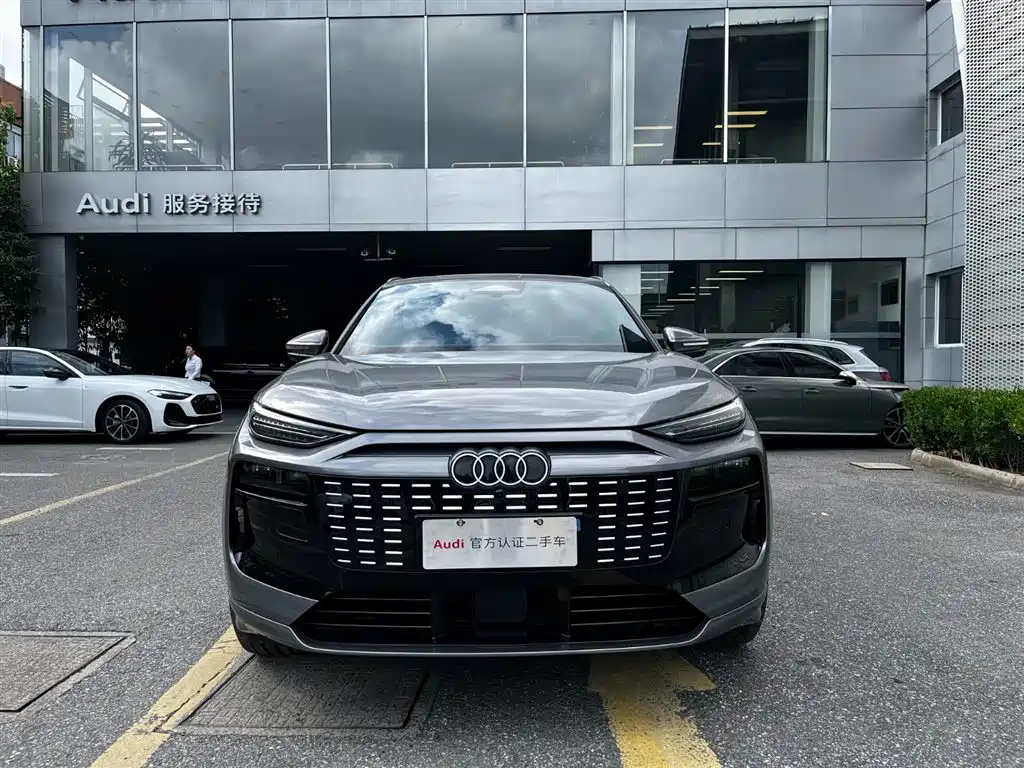 Audi Q6L e-tron — фото 2