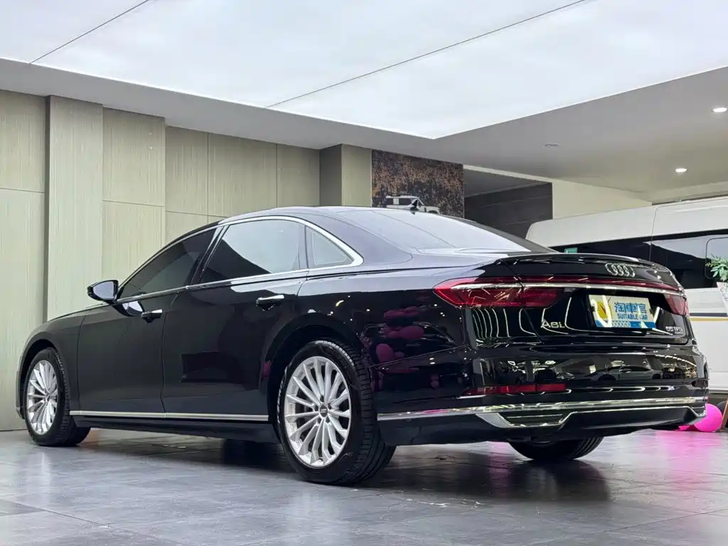 Audi A8 — фото 6