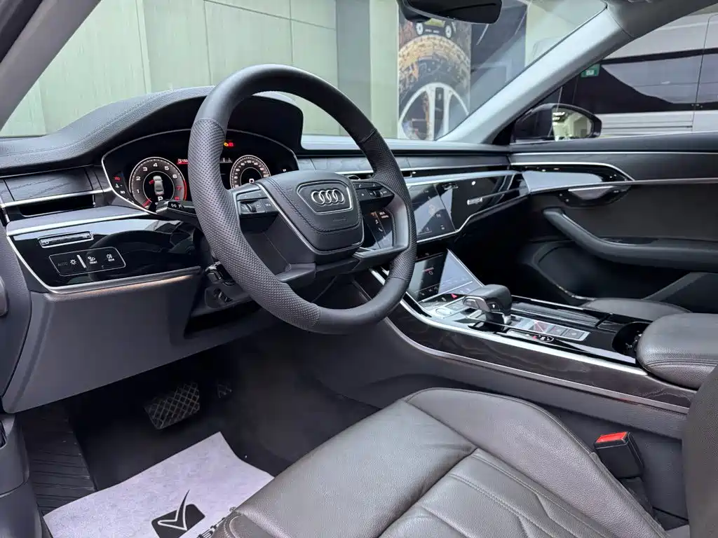 Audi A8 — фото 8