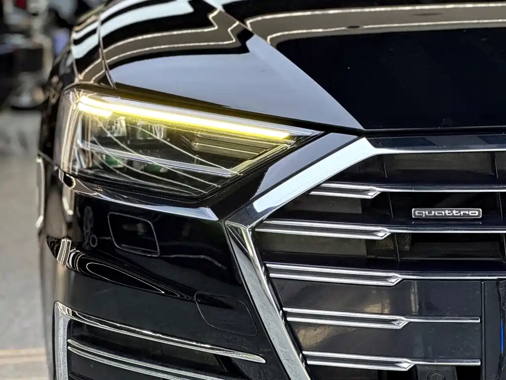 Audi A8 — фото 5
