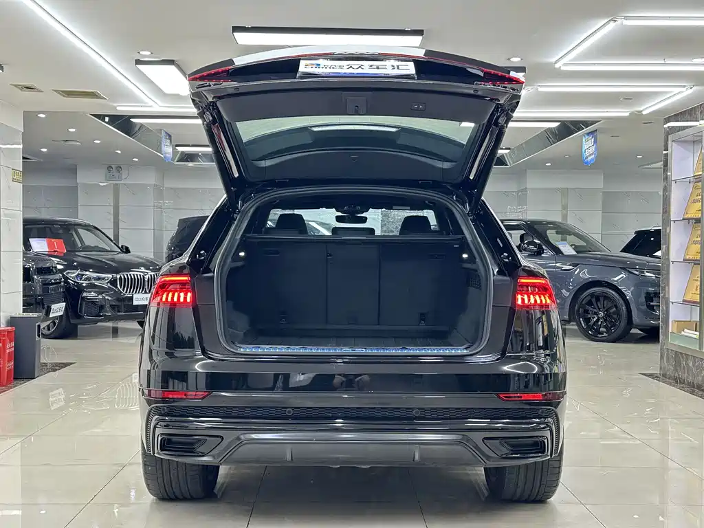 Audi Q8 — фото 7