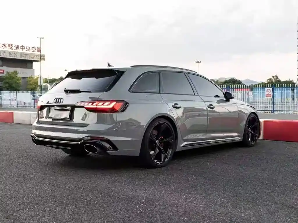 Audi RS 4 — фото 3