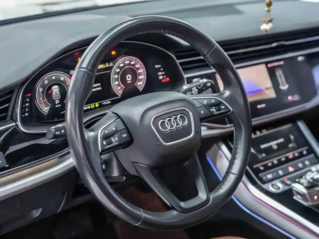 Audi Q8 — фото 7