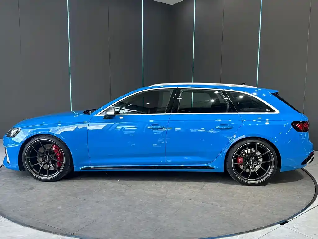 Audi RS 4 — фото 4