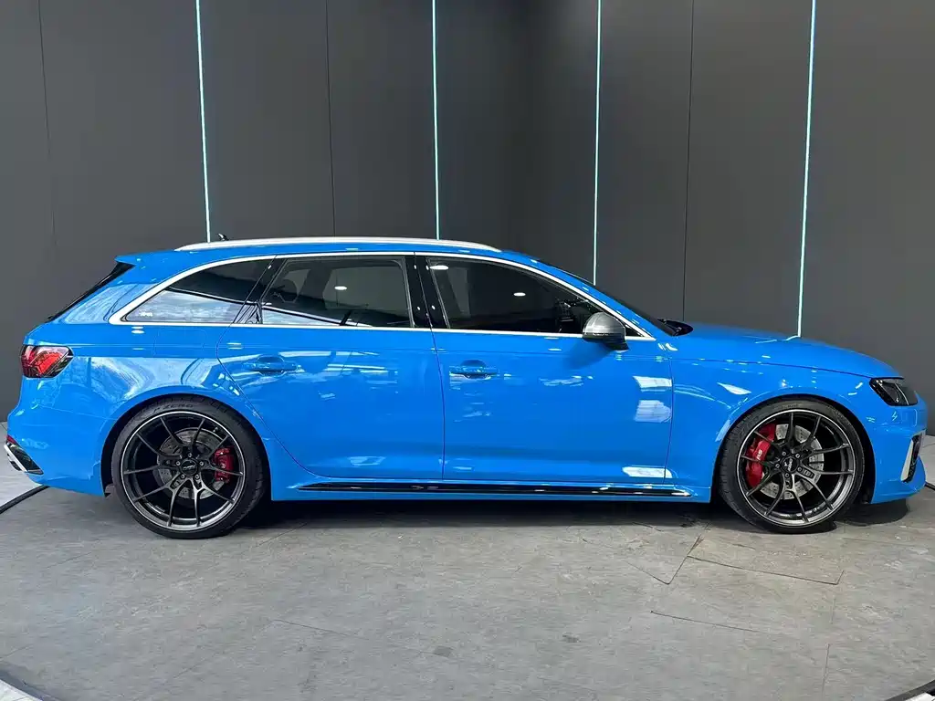 Audi RS 4 — фото 5