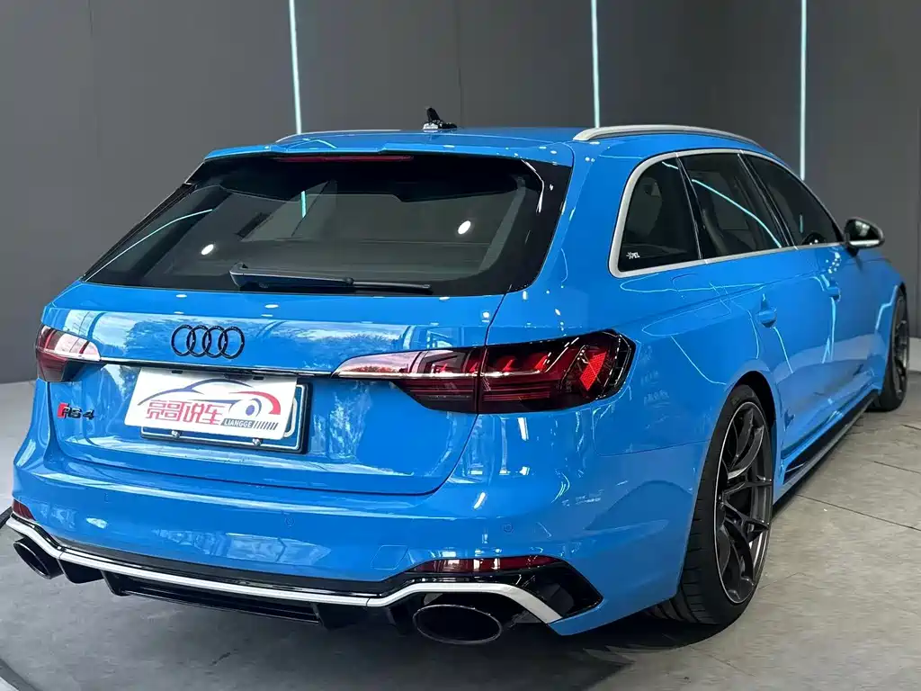 Audi RS 4 — фото 6