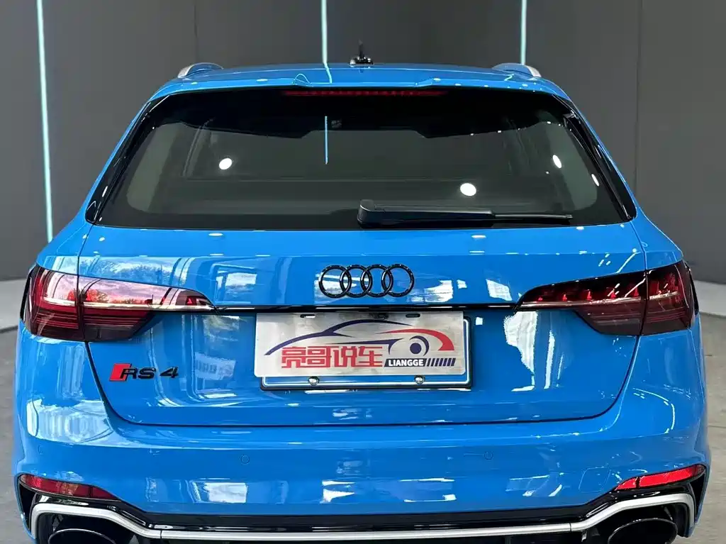Audi RS 4 — фото 7