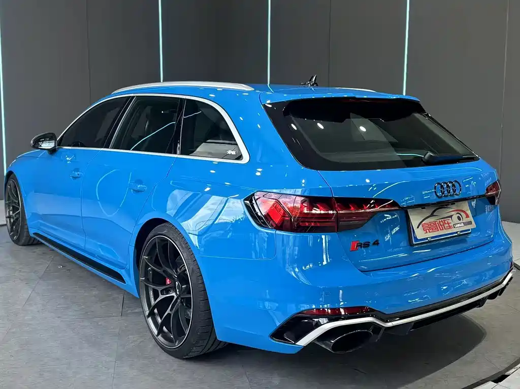 Audi RS 4 — фото 8