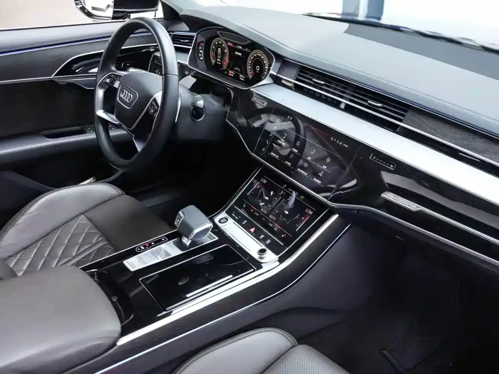 Audi A8 — фото 8