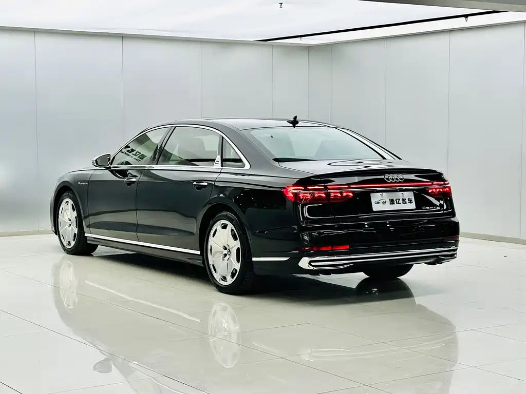 Audi A8 — фото 5
