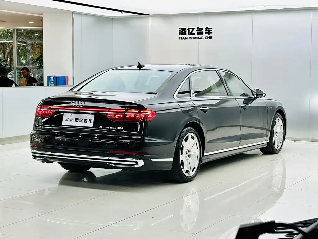 Audi A8 — фото 7